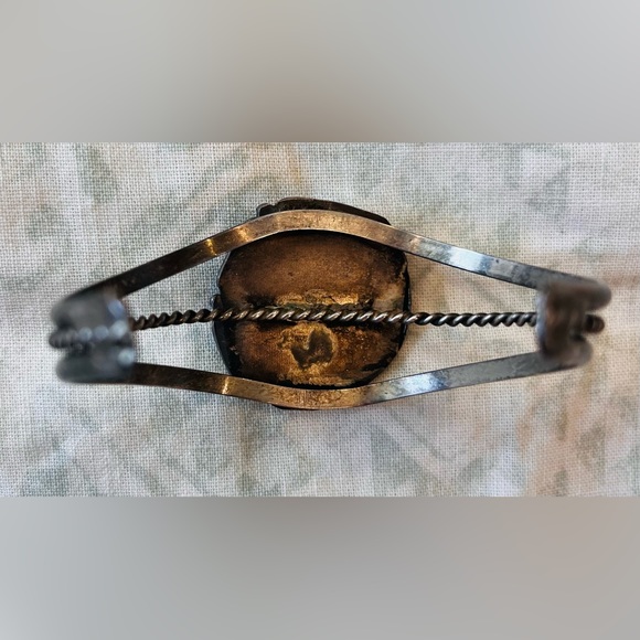 Authentic Vintage Navajo sterling turquoise stone set silver cuff bracelet - Picture 6 of 6